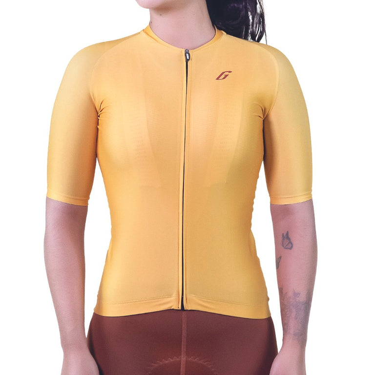 Jerseys de ciclismo para mujer: tecnología, calidad y estilo para tus rutas en bicicleta.