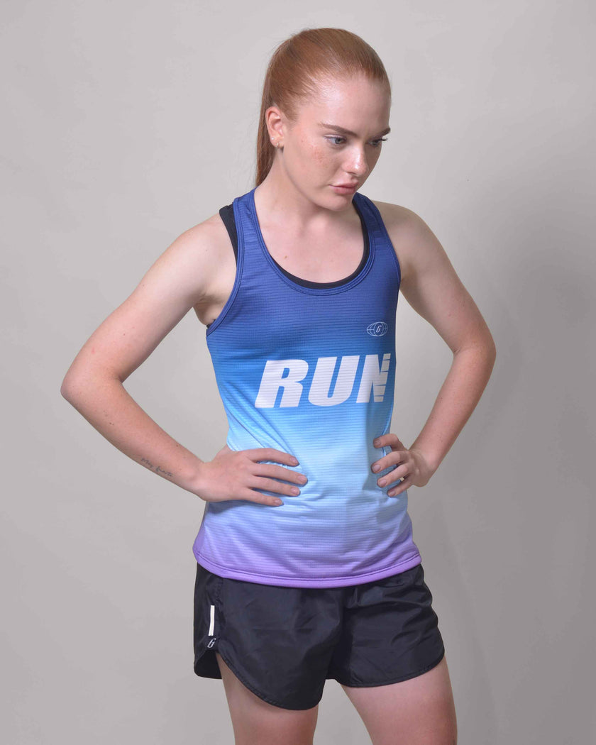 CAMISILLA RUNNING CELESTE